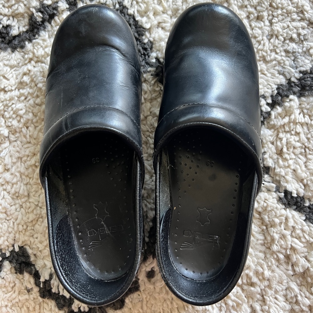 black size 39 danskos